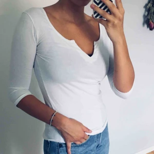  - Suuupersnygg tröja som passar till allt💓 (skulle säga att den också passar S) frakt 20kr