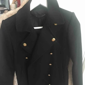  - Zara women skepparjacka i nyskick stl XS  Finns på Hägerstenåsen  Kan lev till Liljeholmen 