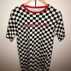  - oversized t-shirt, kan användas som klänning. 