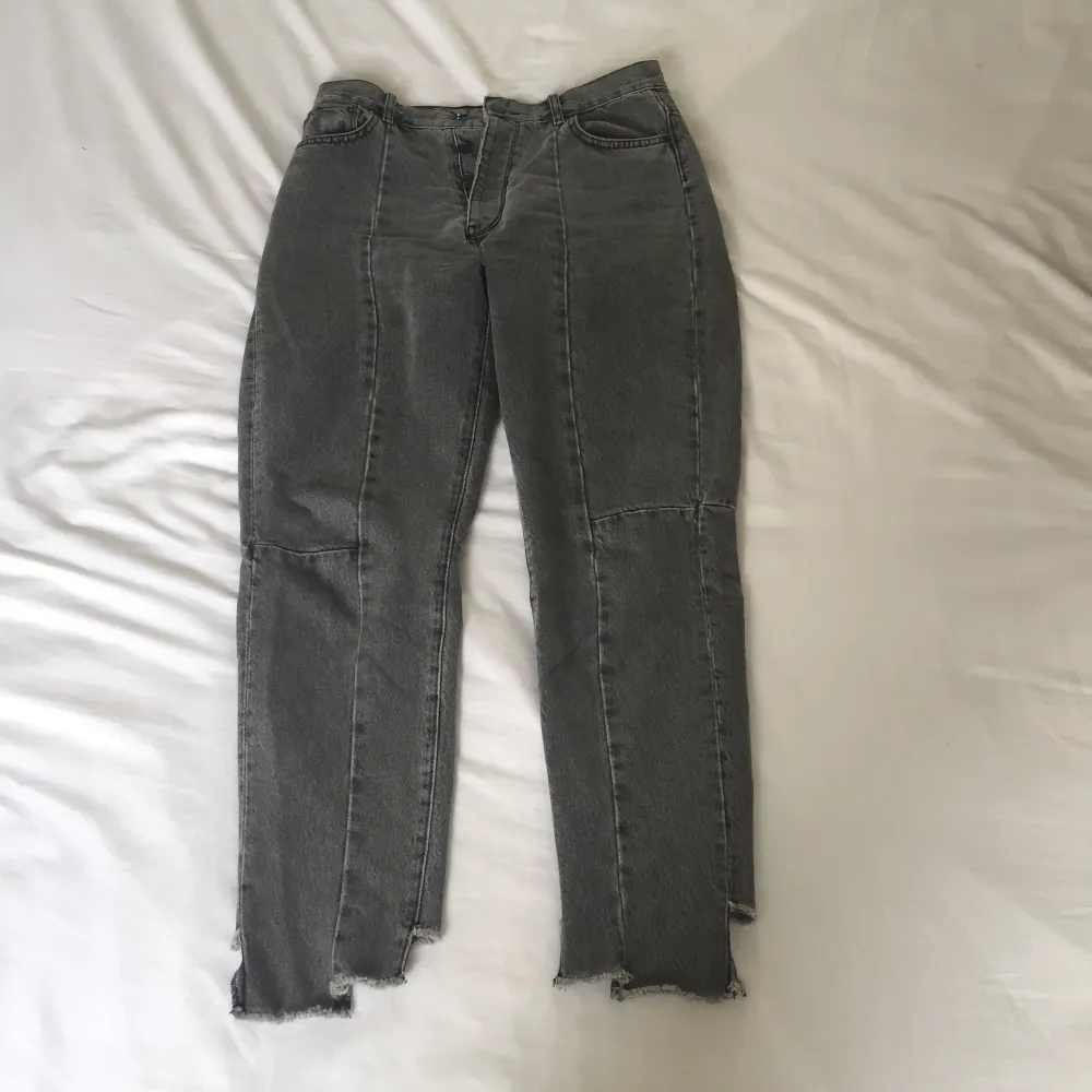 Fett snygga byxor som sitter jäääätte bra från never denim använda några få ggr men faller inte riktigt i min smak. Jeans & Byxor.