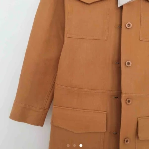  - Stilren och supercool kappa Jan Long Bonded från Acne Studios som är slutsåld överallt. Köpt här på plick (lånade bilder från förra ägare) men har aldrig använt då den är lite för stor på mig. 100% bomull. Nypris 700€! Pris kan diskuteras vid snabb affär.