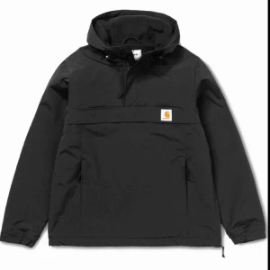  - Snygg Carhartt pullover, storlek L (passar bra på en M också) den är nästan i nyskick, och enbart använd ett fåtal gånger. Säljer pga tycker inte att den inte passar mig så bra.  Nypris: 1600kr   Med frakt 650 :) 