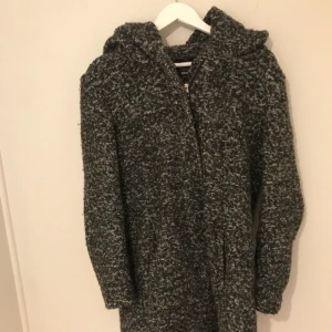  - Vinter kappa från Only. Möts upp i Stockholm eller frakta☺️