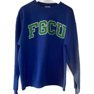 Blå vintage champion sweater med grönt tryck  - Blå vintage champion sweater med grönt tryck ⚡️ buda från 450 i kommentarerna, säljes direkt för 650 ⚡️