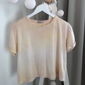 Melerad t-thirt - Melerad t-shirt i skönt material. Storlek M. Köparen står för frakten.