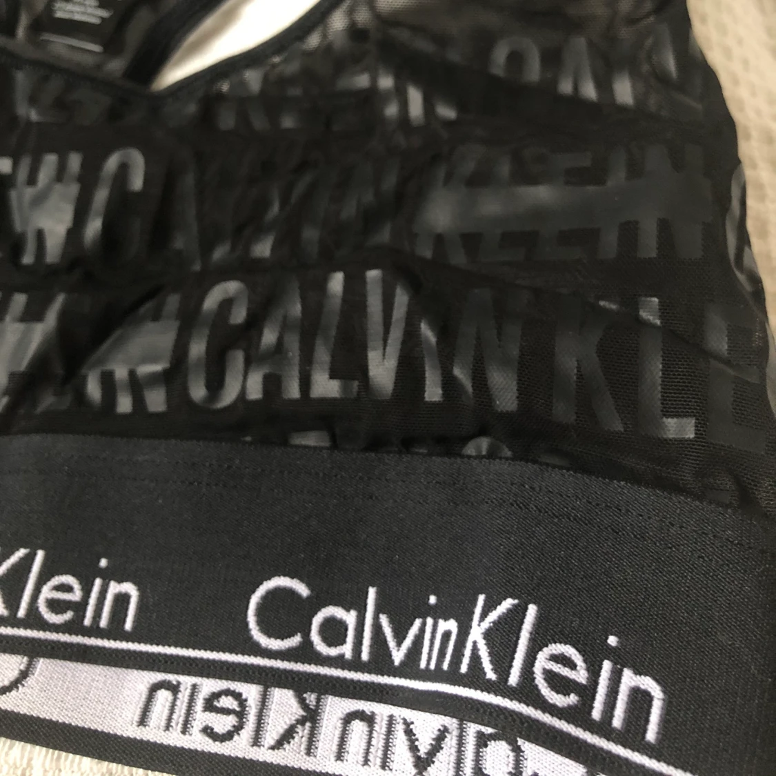 Calvin Klein Toppar - 91