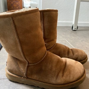 UGG - Beiga uggs. Använda men i fint skick.