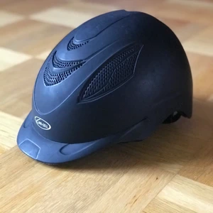 Ridhjälm - Ridhjälm av märket lami-cell. Storlek M 52-56. Aldrig avramlad i. 