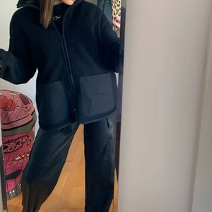 Teddy jacket  - Snyggaste fleece jackan!!  Knappt använd. Passar perfekt till allt. 🤩 slutsåld på h&m