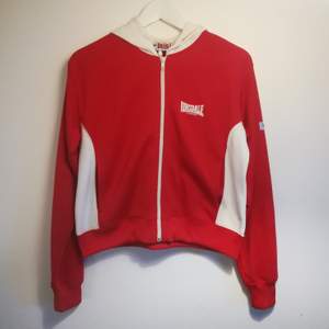 Beautiful retro Lonsdale London hoddie in a great condition. Originally size L, but would fit more as a M/S size. 
