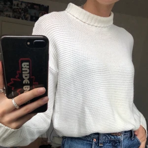 Stickad - En stickad polotröja från Gina ticote! Skit fin passform och bra kvalite. Storlek XS men sitter mer som en S! Pris 200kr + frakt