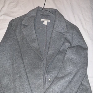 Kappa från H&M - Storlek 32 men passar mig som i vanliga fall ha 34 eller 36