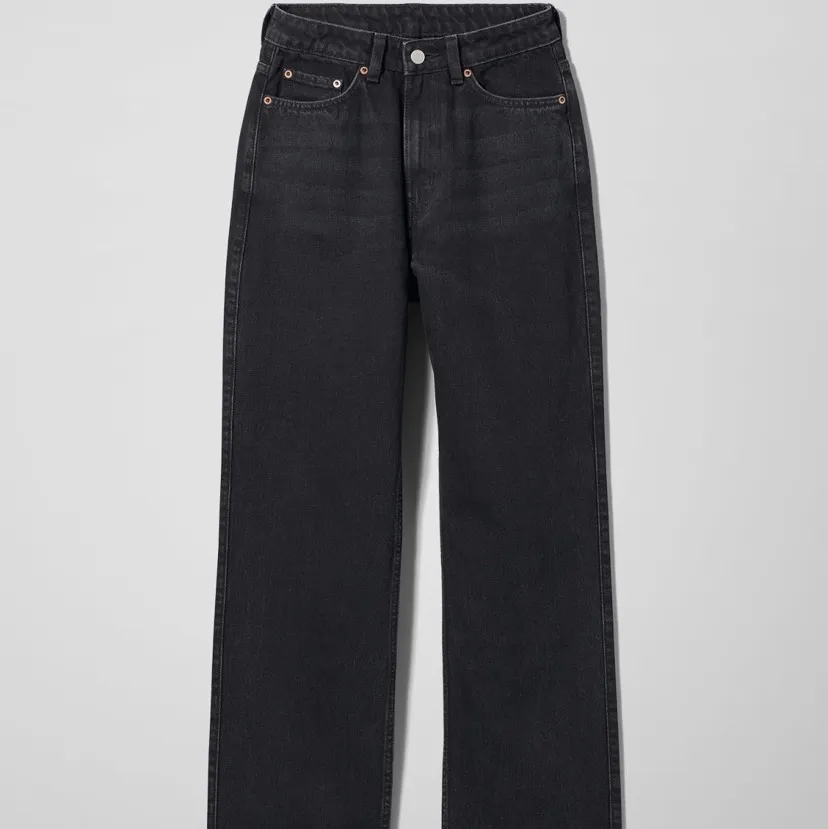 Rowe jeans från weekday, jag är 170, köpare står för frakt på 63kr🥰🥰. Jeans & Byxor.