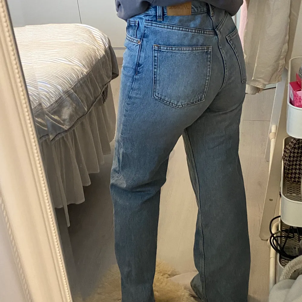 Storlek 29. Köpta på sellpy men för stora för mig. Jeans & Byxor.