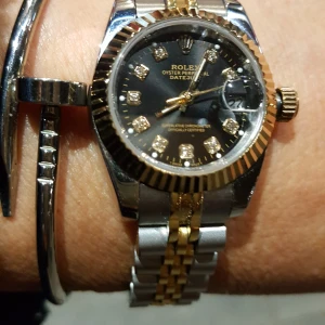 Rolex dam   klocka 28mm - Rolex replika  köpte i Dubai i september. Använd 4-5 gånger så den är i nyskick 