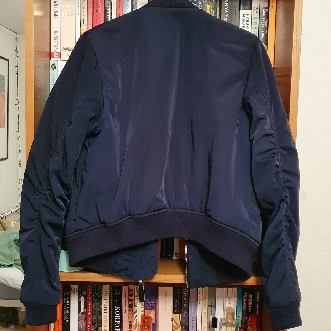 Mörkblå bomberjacka strl M - 90