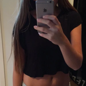  - Magtröja från Zara. Oanvänd. Mjukt tyg och sitter löst. Funkar bra till en med storlek S. 