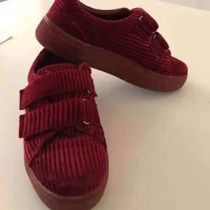  - Säljer ett par skor från Na-kd som har bra skick och storlek 38💕