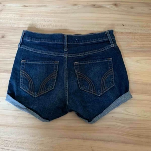 Hollister shorts  - Hollister shorts i strl 24, för små för mig. Snygga! 