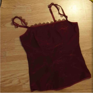  - Så sjukt fint linne som jag köpte av en annan på plick men den av tyvärr lite för liten för mig!:( kan mötas upp i Stockholm eller frakta om köparen betalar frakten!