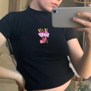 Broderad topp  - Söt broderad topp 💓🤩 frakt tillkommer