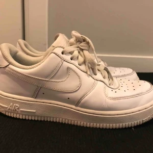  - Väldigt bra skick, inga defekter! Säljer för att de är för små för mig. Frakt står köparen för. Kan gå ner i pris vid snabb affär