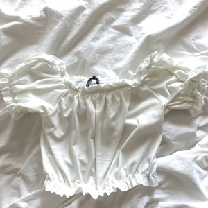 Topp  - Jättesöt topp från Gina 💓 Sitter snyggt och använd få gånger! 💖