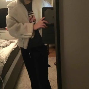  - Storlek 38 från nakd  Jättefin jacka 