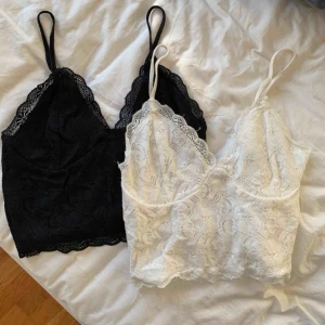  - Säljer dessa fina cropstops från bikbok. Aldrig använda