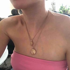  - Så fint halsband. Inte äkta men oanvänt så inga skador eller missfärgningar🥰 Frakt 11kr