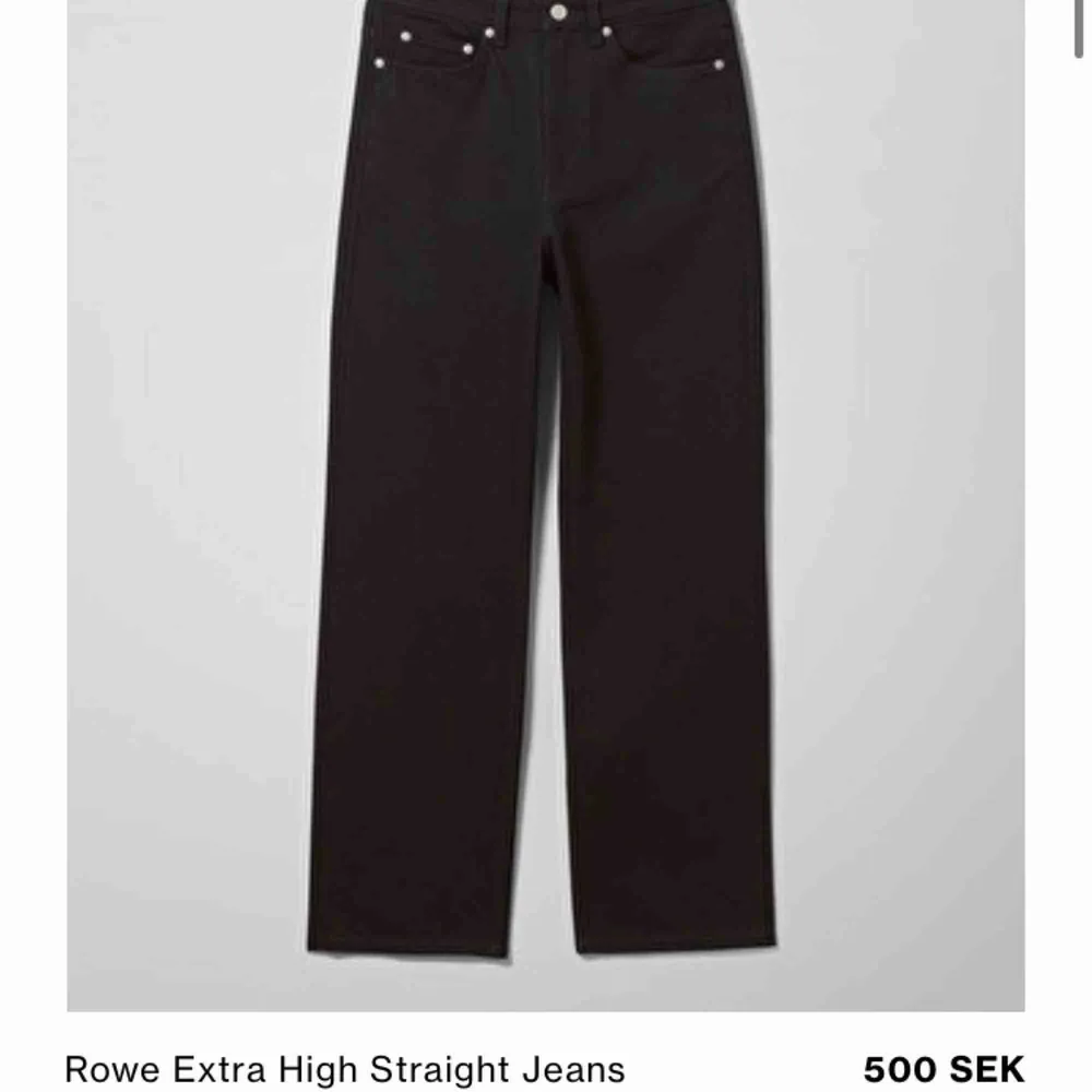 säljer dessa populära jeans från weekday i modellen Row extra high. w27 L30. Möts gärna upp i sthlm ❤️. Jeans & Byxor.