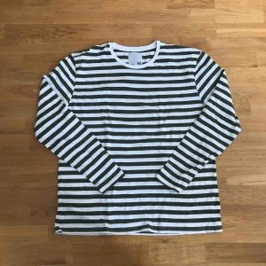  - Fin randig tröja från lager 157! Knappt använd!