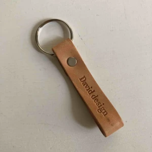  - Nyckelring i läder, + 9kr frakt 🖤