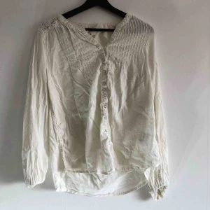  - Sommarblus ❕ kan mötas upp i Jönköping annars står köparen för frakten