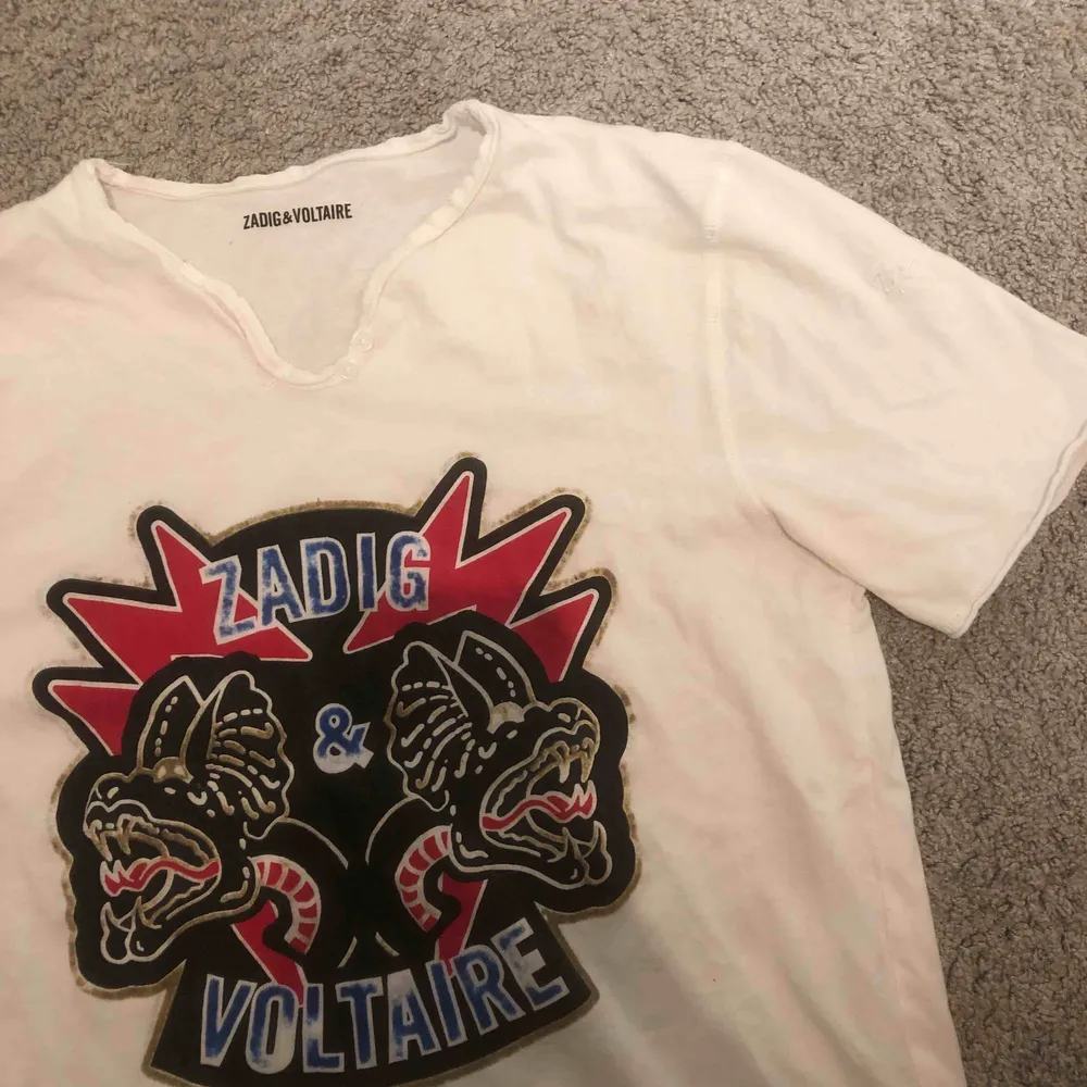 Vit Zadig Voltaire T-shirt i storlek xs/s  Knappt använd . T-shirts.