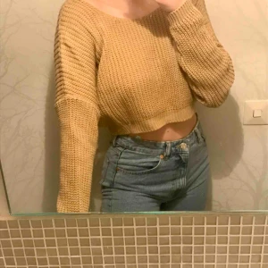  - Aldrig använda, beige och svart stickade croppade tröjor, prislappen är kvar på ena🌸