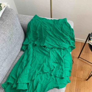  - Kjol från Nelly Trend, använd en gång.