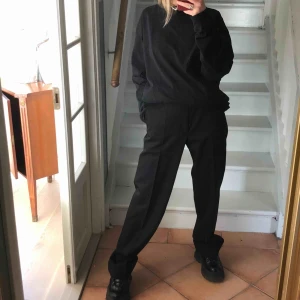  - suit pants, i’m 164cm and delivery is not included. DISCOUNT if you buy it with the jacket.