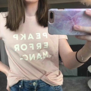  - Superfin rosa t-shirt från Peak Performance💗nästan aldrig använd. Köparen står för frakten 💗