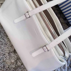  - Skinn väska Vit  Oanvänd