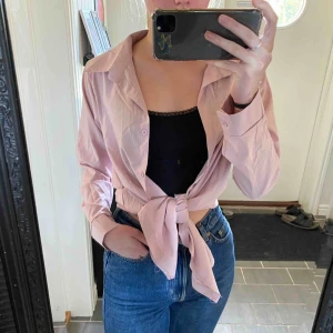  - Står att den är i XL, men skulle säga att den passar XS-M, Jag har vanligtvis S✨ Frakt ingår i priset!🥰