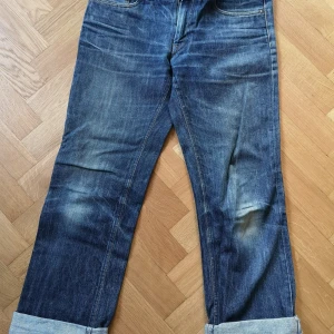 Acne jeans - Snyggt slitna Acne jeans, boyfriendstyle. 