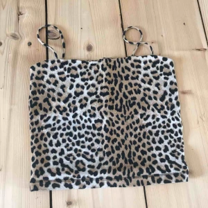  - Linne från Gina Tricot, storlek S och i fint skick! Säljer för 90 inkl frakten🤗