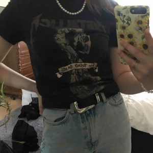  - Metallica tröja, i stl xs herrmodell. halvkassa bilder så bättre kan fås vid efterfrågan. köparen står för frakten 🌻