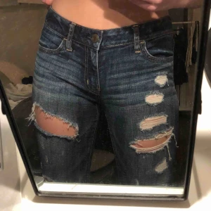  - Coola jeans från american eagle, har legat i garderoben hur länge som helst o nästan aldrig använda! Frakt tillkommer