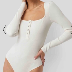  - Helt oanvänd body från nakd, perfekt vaniljvit färg🦋