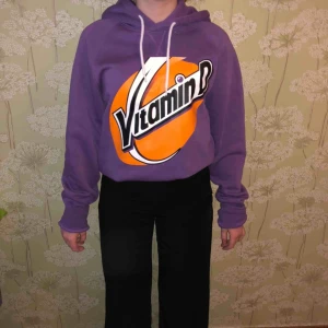  - Oversized hoodie från weekday. Jätte mysig inuti. möts i sthlm, annars köpare står för frakt