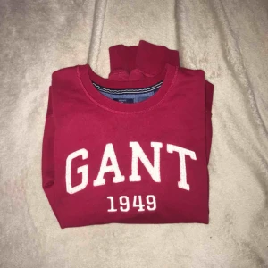  - Säljer min gant tröja som tyvärr inte kommer till användning. Frakt tillkommer 💛