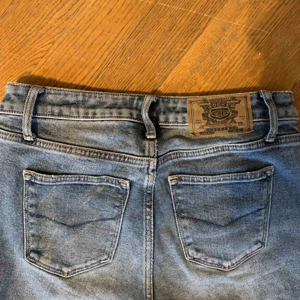 Jeans från crocker som jag målat på :) säljer pga att de är förstora för mig :/ . Jeans & Byxor.