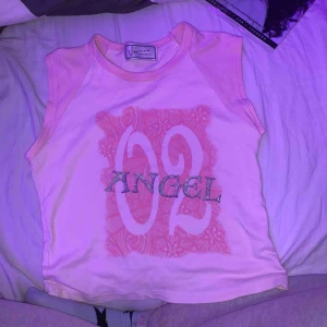  - Aaas söt tröja! Vet ej var den kmr ifrån ritkigt men den passar en XS iaf